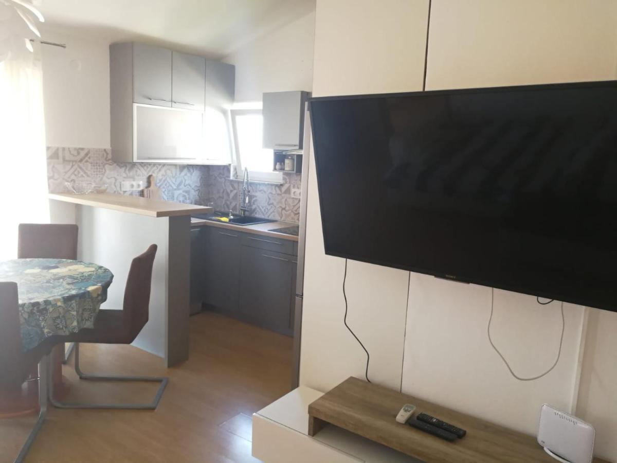 Apartmani Nea Біоград-на-Мору Екстер'єр фото